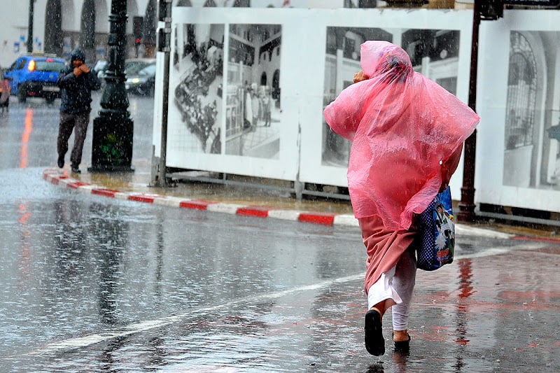زخات رعدية وثلوج.. طقس غير مستقر يعم المغرب غدا