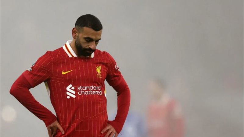 محمد صلاح خارج حسابات ليفربول… هل بدأ العد التنازلي لنهاية أسطورته مع “الريدز”؟