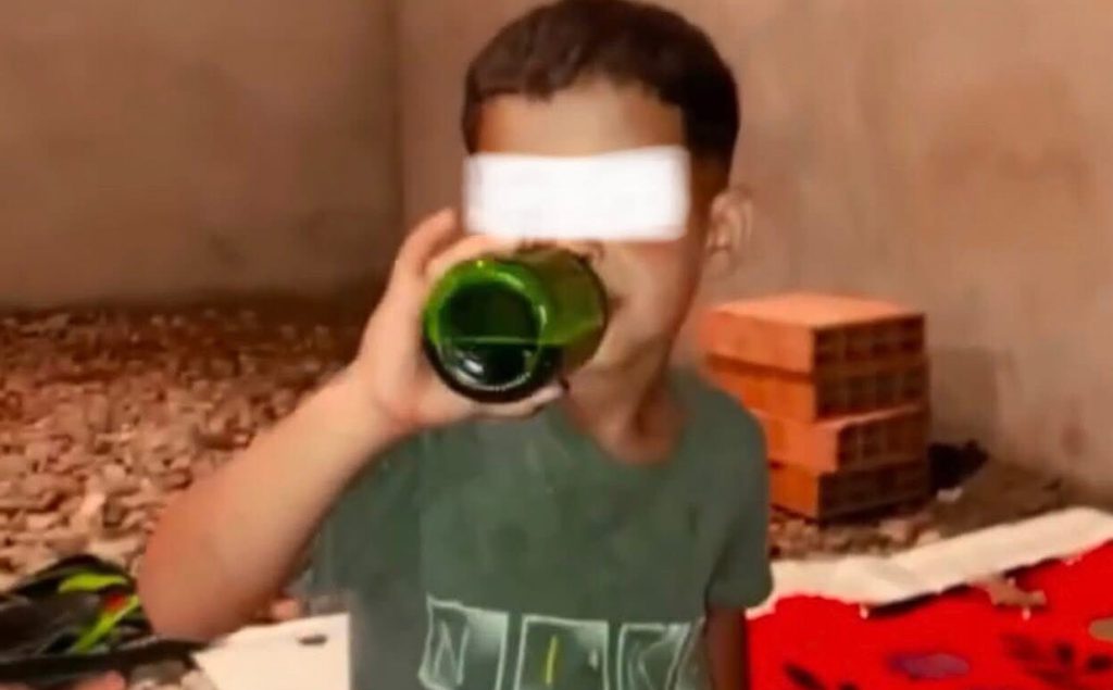 طفل “فيديو الكحول”.. الأمن يوقف مشتبها فيه