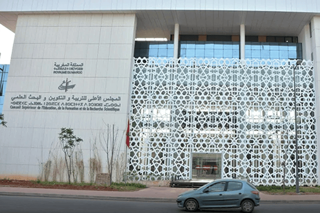 المجلس الأعلى للتعليم يدعو إلى إطار وطني لتنظيم استخدام الذكاء الاصطناعي في المدارس