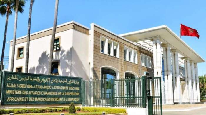 المغرب يدين الهجمات على منشآت نفطية بالسعودية ويؤكد تضامنه الكامل مع المملكة