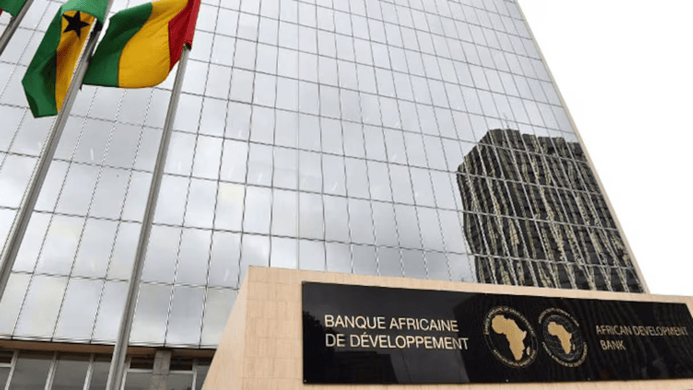 البنك الإفريقي للتنمية يوافق على تمويل بـ100 مليون يورو لأول مصنع ضخم لبطاريات السيارات الكهربائية بالمغرب
