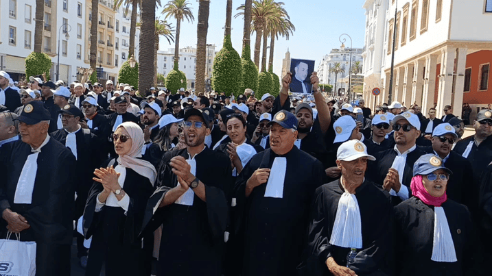 جمعية هيئات المحامين بالمغرب تصعد احتجاجها وتعلن اعتصاما مفتوحا أمام البرلمان