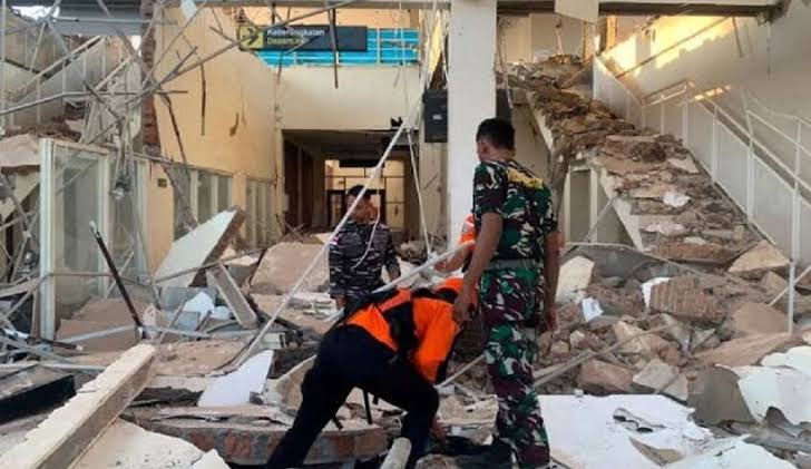 زلزال إندونيسيا.. ارتفاع حصيلة الضحايا إلى 100 قتيل ونزوح أكثر من 180 ألف شخص