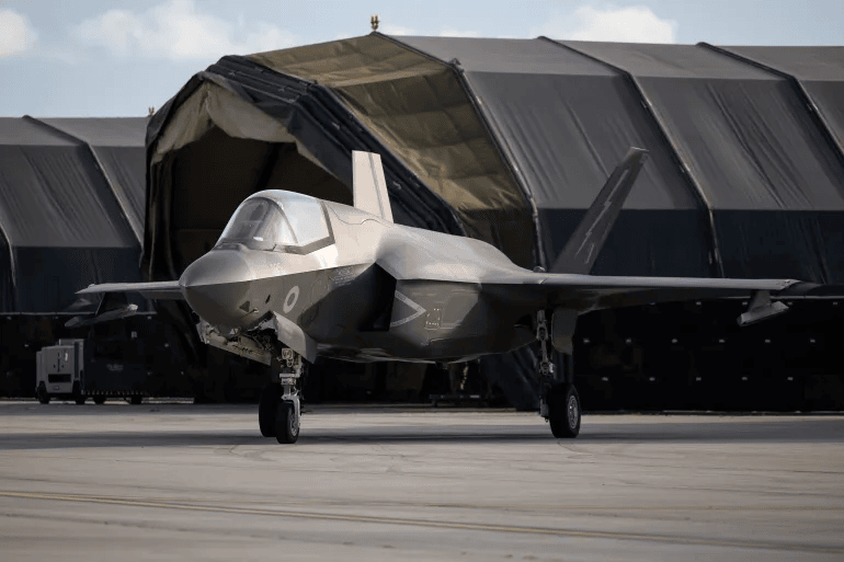 تحطم مقاتلة أمريكية من طراز F-35B قرب قاعدة ميرامار في كاليفورنيا ونجاة الطيار
