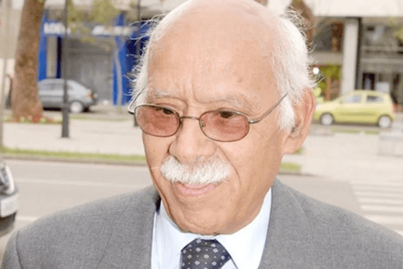 وفاة الشاعر والناقد المغربي محمد السرغيني عن عمر ناهز 96 عاما