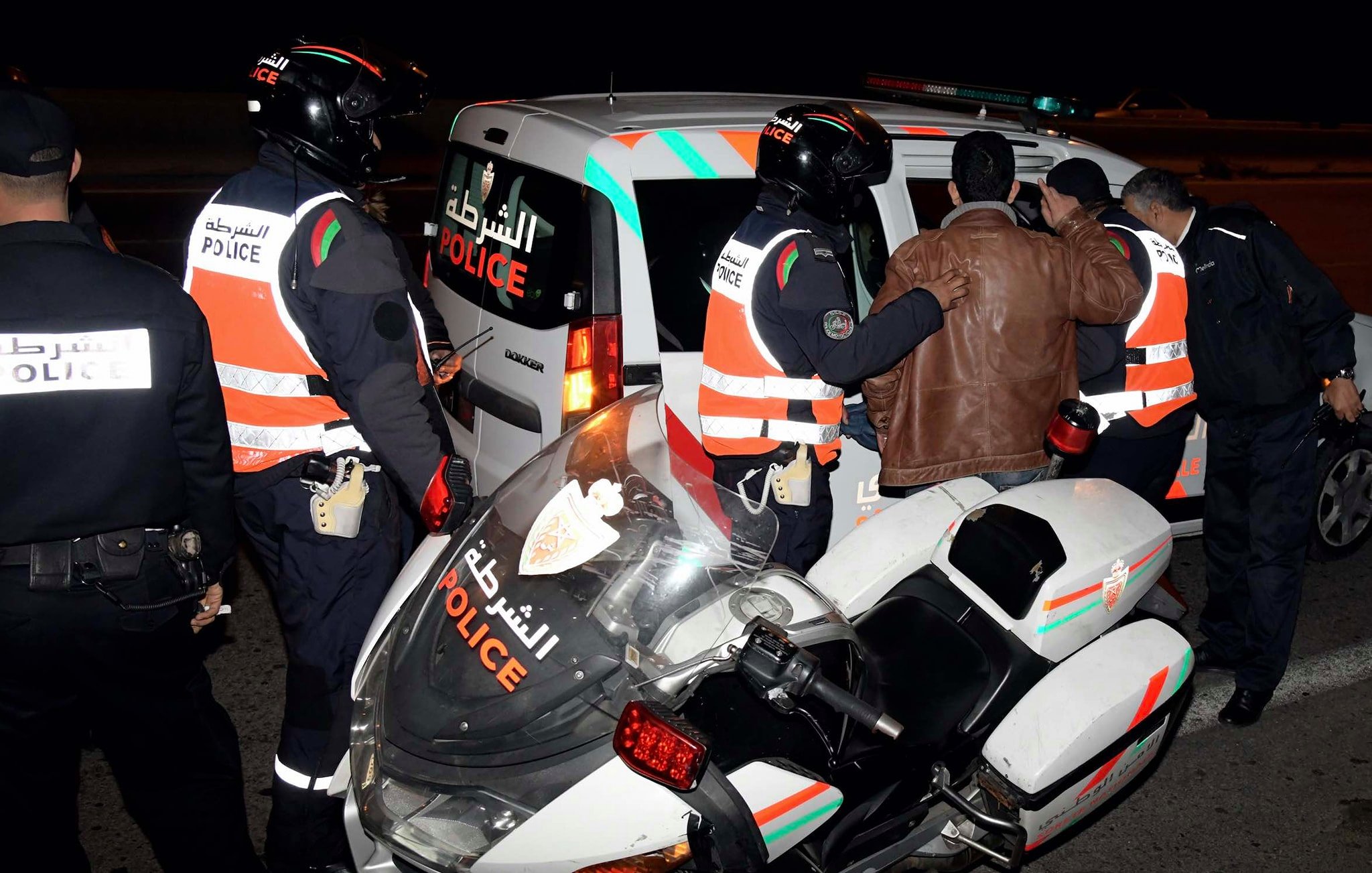 توقيف شخص بمراكش للاشتباه في ابتزاز سياح أجانب بانتحال صفة مرشد سياحي
