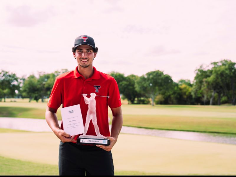 آدم بريزنو يصعد إلى المركز الثالث في تصنيف "PGA Tour University" والـ13 عالميا للهواة